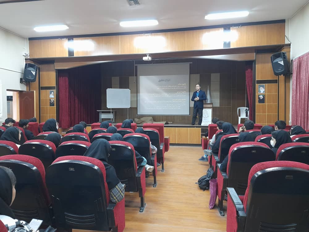 Holding the first meeting of the proposal writing workshop2